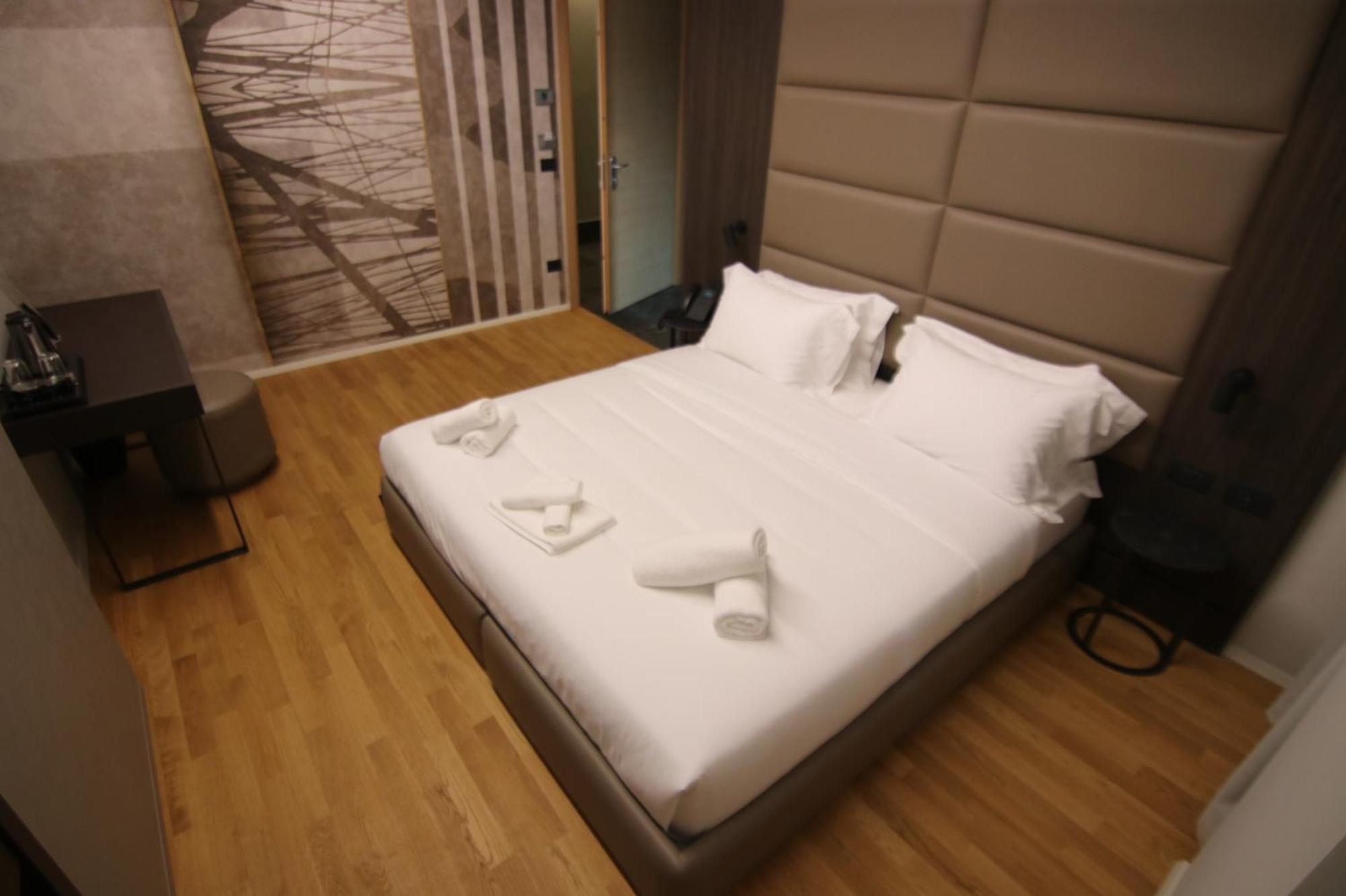 Boutique Hotel Adelar Tirana Eksteriør billede